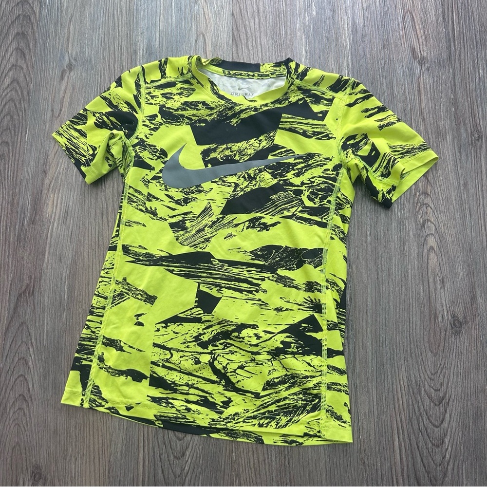 Nike boys Dri-Fit shirt size S